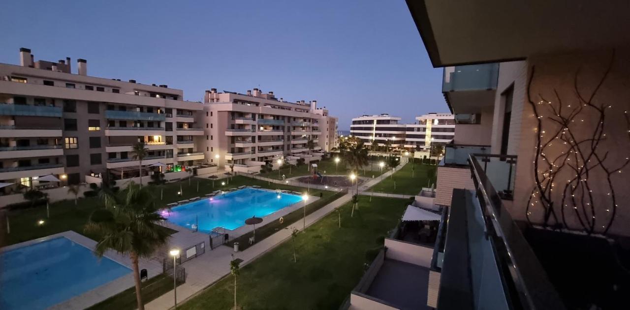 Excellent Location- Beach, Pool, Telework, 2 Bikes, Parking & Wifi Gratis At "Casa Carol'S" Torremolinos Exterior foto